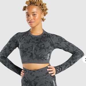Gymshark ADAPT CAMO SEAMLESS LONG SLEEVE CROP TOP black camo - small